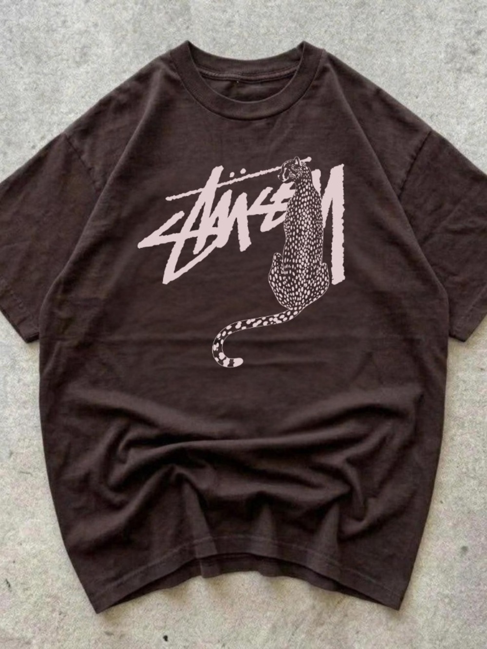 Gildan Stüssy Graphic Leopard Logo Tee in Dark Brown with Pink Print